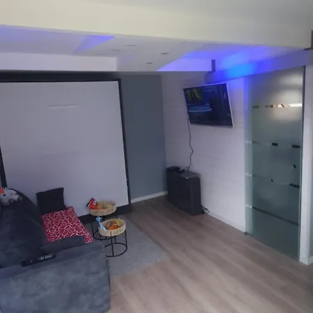 Cozycube Paris Apartment